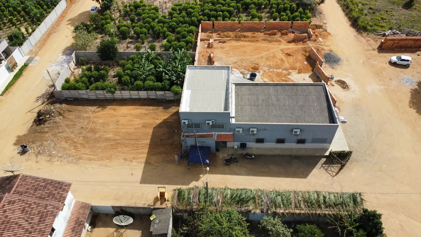 Vista aérea panorâmica da construção do novo templo da Igreja Batista Calvário